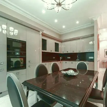 公寓 Spacious For 10 Guests In 科隆