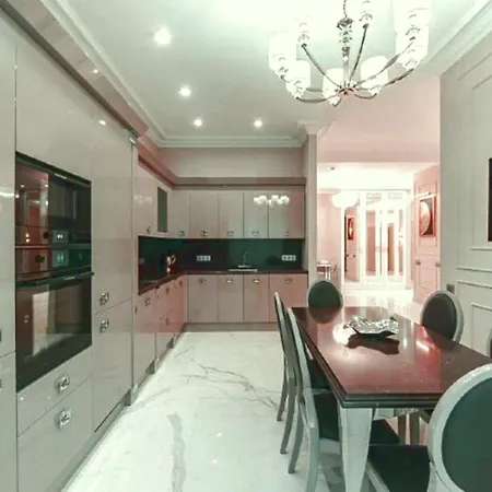 公寓 Spacious For 10 Guests In *